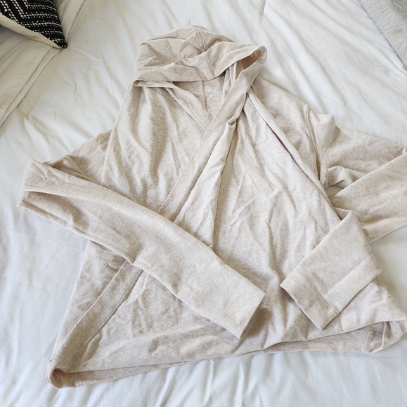 Lululemon iconic wrap top - Picture 1 of 5